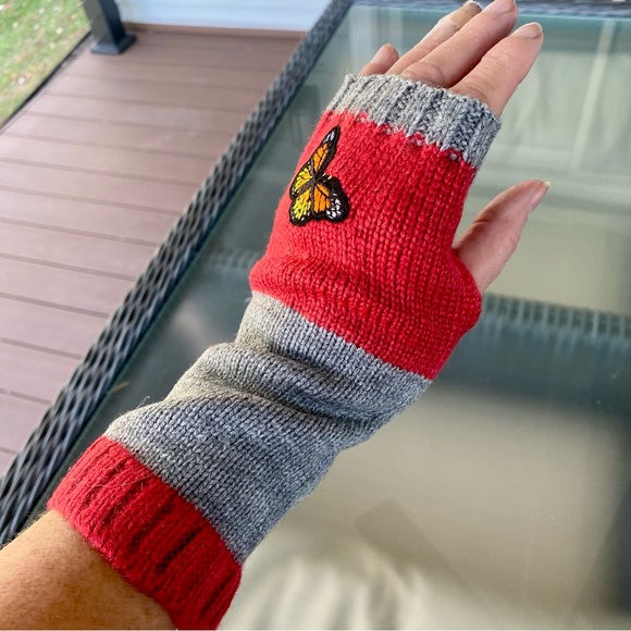 A PERFECT Christmas Gift for Butterfly lovers ! Great warm fingerless Gloves !🦋 - Picture 2 of 8